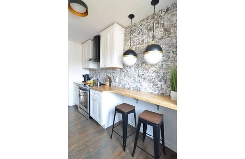 Grandview Heights Apartment | The Broadway Hot Tub Patio King Bed Fast WiFi Near OSU, Victorian Village