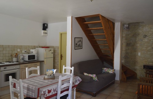 Azerat Cottage | The Broom, gites with pool in Périgord, near Sarlat