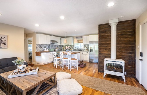 Thousand Oaks House | The B’s Hive Cottage