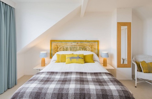 Lydd-on-Sea Apartment | The Buoys - a holiday let that sleeps 6 guests in 3 bedrooms