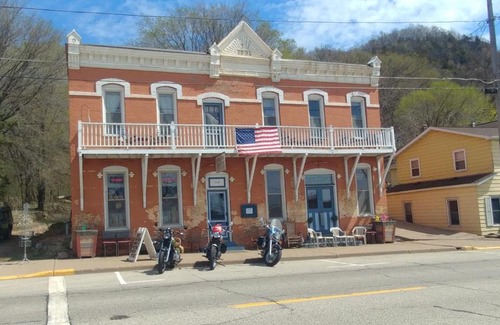 Alma Hotel | The Burlington Hotel & Bar - Alma WI