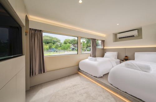 Changi Hotel | The Bus Collective