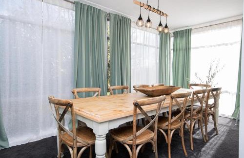 Orange House | The Byng House Grand and Central, Entertain 12