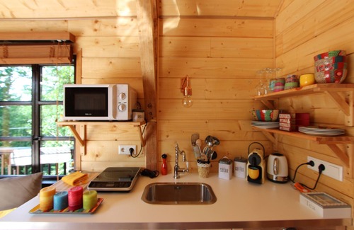 Auriac-du-Perigord Ski Chalet | The Cabane Rouge-Gorge