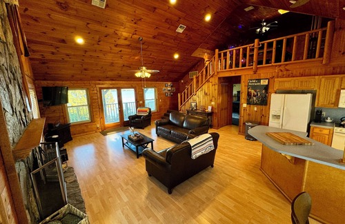 Mooringsport Cabin | The Cabin at Caddo Crossing - for the vibe of an old-time lodge on the bayou!