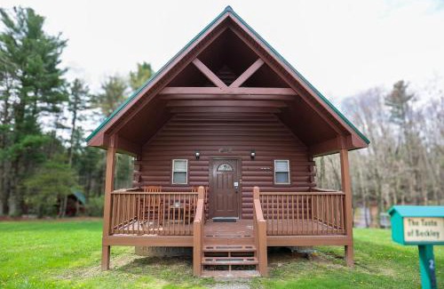 Blue Jay House | The Cabins at Pine Haven - Beckley