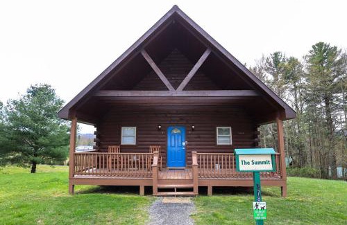 Blue Jay House | The Cabins at Pine Haven - Beckley