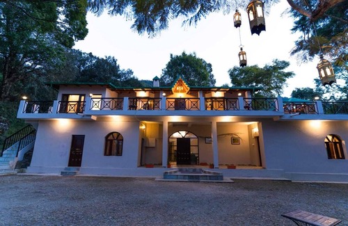 Naukuchiyatal Villa | The camphor Tree Lakefront Jungle Lodge by Earthaa Escapes
