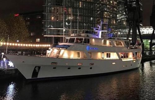 Canary Wharf Boat Rental | The Canary Yacht