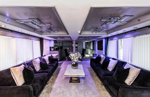 Canary Wharf Boat Rental | The Canary Yacht