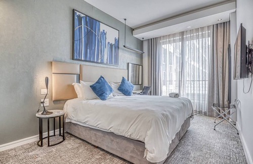 Sandown Hotel | The Capital on the Park-Standard Unit