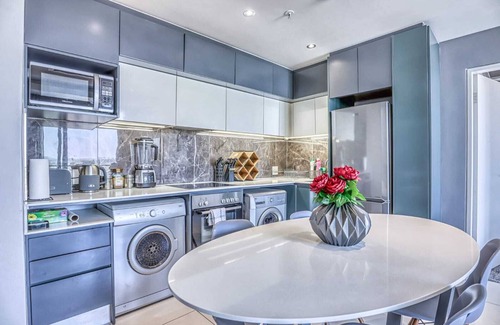 Sandown Hotel | The Capital on the Park-Two bedroom Apartment at 5-Star Hotel