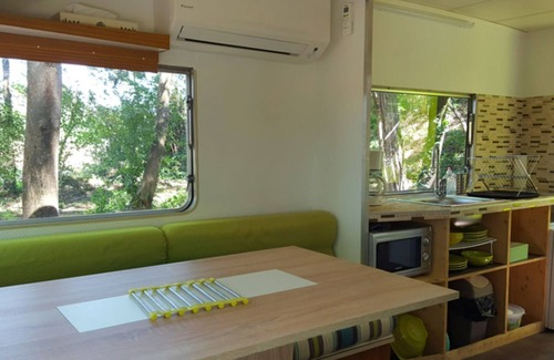 Chateauneuf-sur-Isere House | The caravan and its drop of WATER