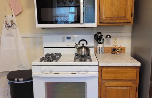 Big Horn Cabin | The Carefree Cabin is a 3 bedroom, 1 bath house on a dead end road near a creek