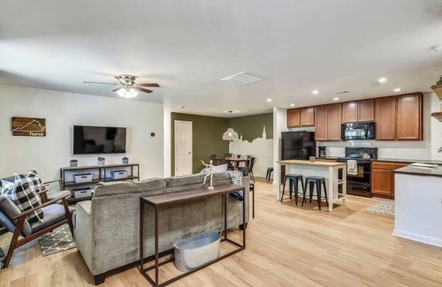 Fredericksburg House | The Carriage House at King's Crossing