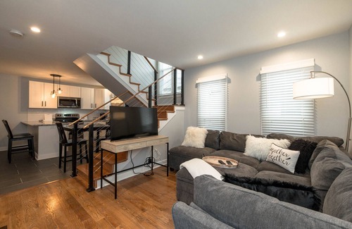 Hillsboro West End Condo | The Cash★Stroll through Hillsboro Village★Free Parking-11 mins to downtown!