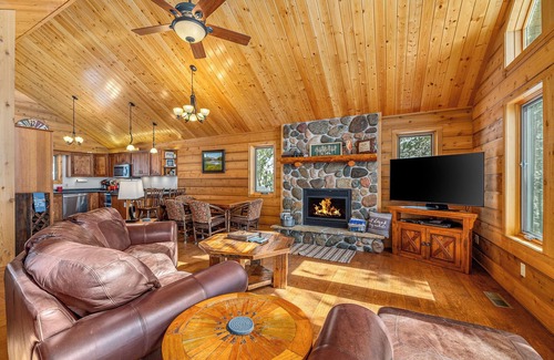 Lake Tomahawk House | The Cedar Lakehouse | On Beautiful Gilmore Lake w/Dock, Kayaks, Firepit, AC