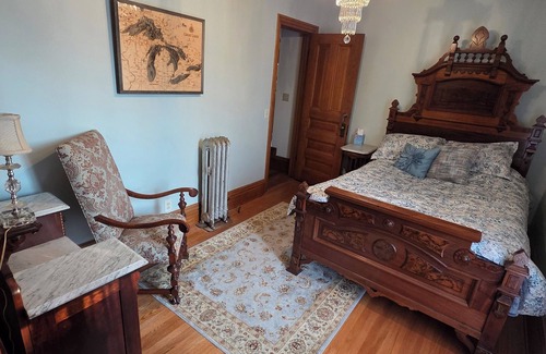 Manistee Bed & Breakfast | The Chandelier Bed & Breakfast "Maritime Room"