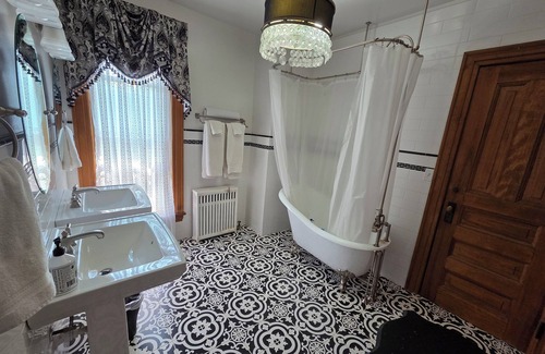 Manistee Bed & Breakfast | The Chandelier Bed & Breakfast "Euro Room" sleeps five people!