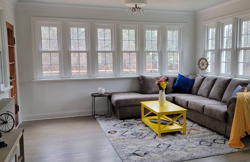 Bancroft House | The chanting River Nest w/hot tub