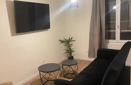 Saint-Pierre - Rene II - Bonsecours Apartment | The Charles III: Elegance and Serenity