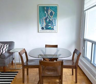 Church and Wellesley Apartment | The Charming Downtown Stop