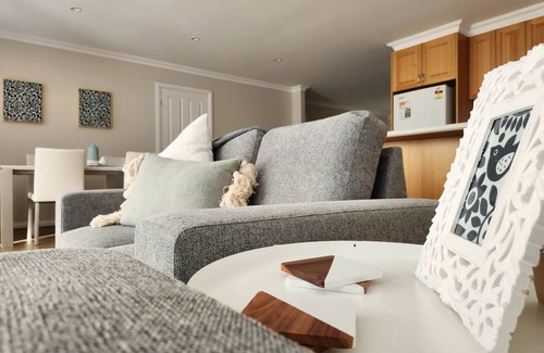 Bacchus Marsh House | The Chateau -perfectly located, walking distance to town, train station & parks.