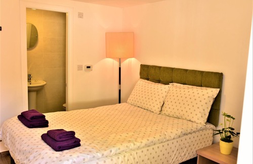 Amersham Bed & Breakfast | The Chequers Inn