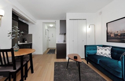 Tudor City Apartment | The Chic II Vibe 8654