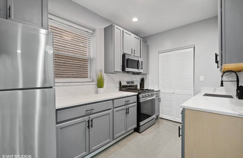 South Shore Condo | The Chic Urban Oasis Near the Lake!