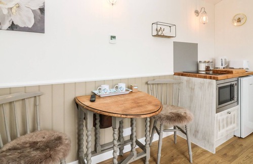 New Deer Cottage | THE CHICKENS NEST, romantic, with a garden in New Deer