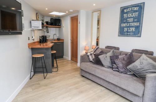 Cannards Grave House | The Chill Garden Room
