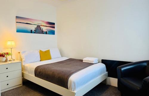 Northampton Apartment | 'The Cityside Charm' - Modern, Pristine & Well-appointed 1 Bed Flat in Town - Free Parking