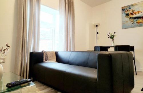 Northampton Apartment | 'The Cityside Charm' - Modern, Pristine & Well-appointed 1 Bed Flat in Town - Free Parking