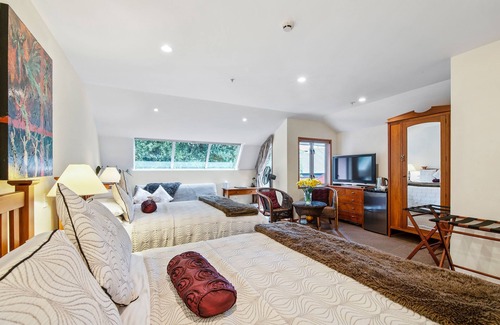 Christchurch City Centre Cabin | The Classic Villa
