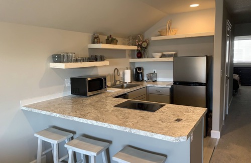 McMinnville Apartment | The Cliff House B in McMinnville, Oregon's Wine Country
