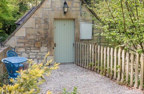 Box Apartment | The Coach House