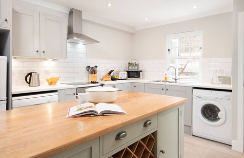 Penicuik Cottage | The Coach House, Pentland Hills - Sleeping 6 Guests in 3 Bedrooms, Dog Friendly