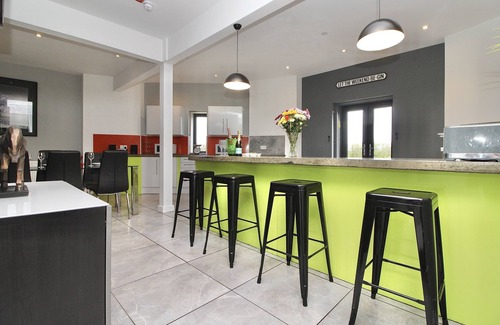 Ipswich Apartment | The Concrete Castle - 7 floors with a Lift, Cinema and an 80ft high Roof Garden