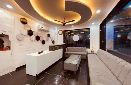 Haridwar Hotel | The Conifer View - Budget Friendly ! Lift ! Parking ! Spacious Room ! Family Friendly