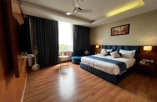 Meerut Hotel | The Conway