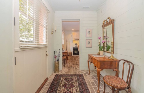 Ansonborough House | "The Cookhouse", Historic Garden District Apt.