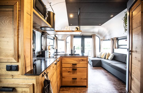 's-Hertogenbosch Boat Rental | The Coon floating home/ecolodge