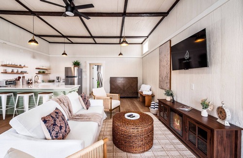 New Plymouth Cabin | The Copper & Oak House + Hot Tub l Fire Pit
