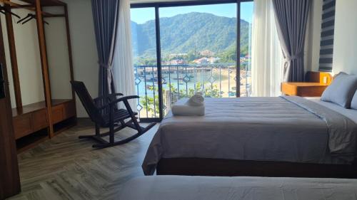 Tan Hiep House | The Coral Homestay & Pub