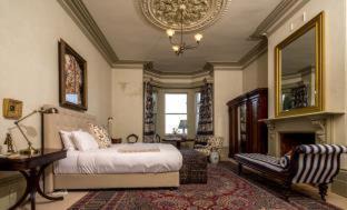 Glebe Cabin | The Corinda Collection