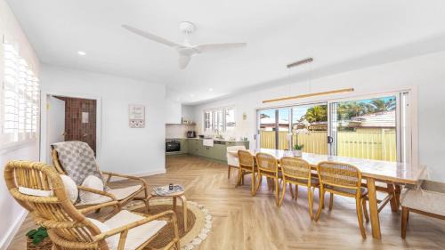 Booker Bay House | The Corner Beachie - Booker Bay