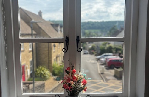 Ozleworth House | The Corner Cottage - ideal Cotswold way walk stay/pet friendly
