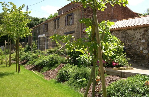 Saint-Pierre-du-Chemin Cottage | The cottage of La Pierre Rose 26 km Puy du fou 7 people