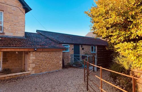 Mosterton House | The Cottage at Churchill Farm